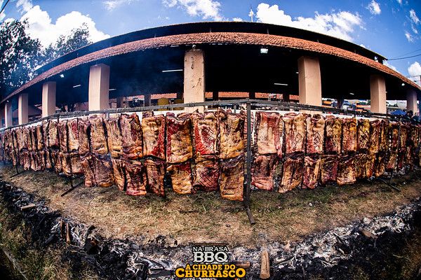 Costelas na brasa no Festival Na Brasa BBQ