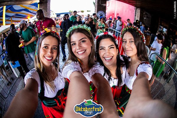 Público no Oktoberfest Beagá