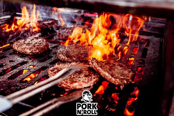 Carnes na chapa no Pork n Roll